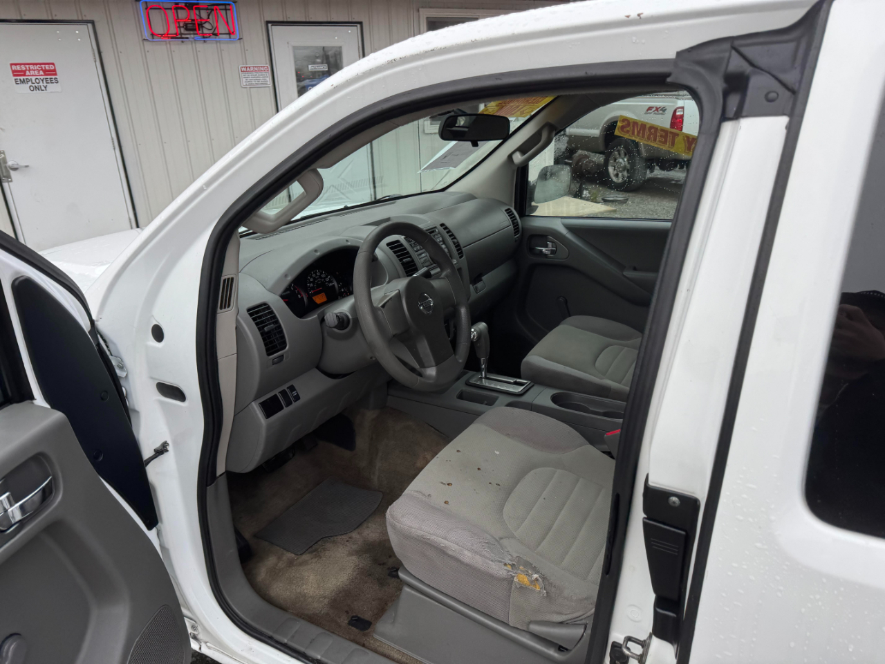 Nissan Frontier SV I4 King Cab 2WD 2012