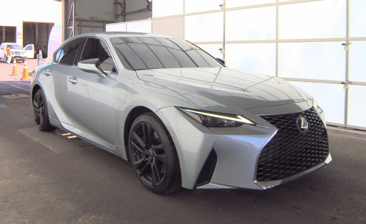 2021 Lexus IS 300 photo 3