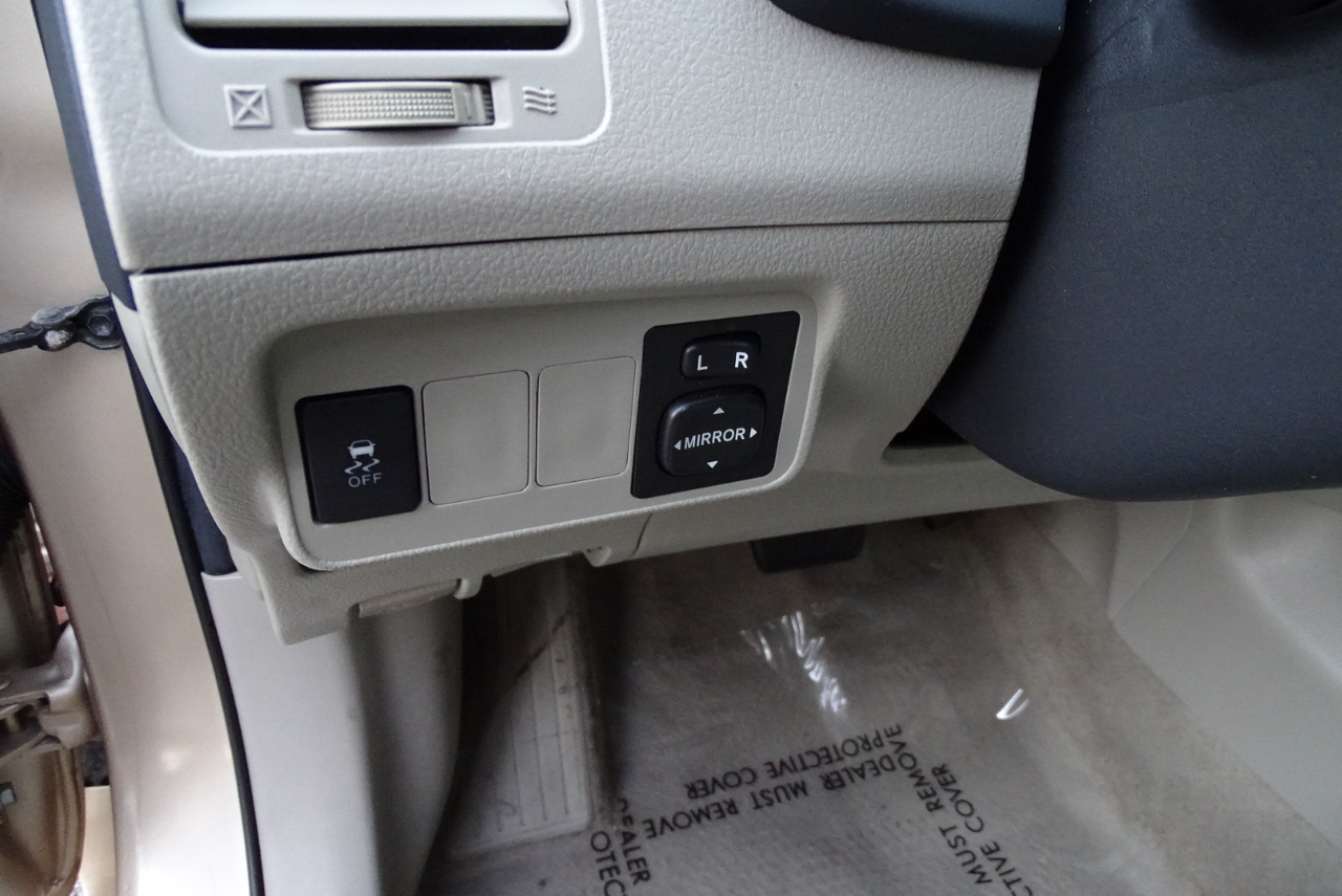 Toyota Corolla 4dr Sdn Auto LE Special Edition (Natl) 2013