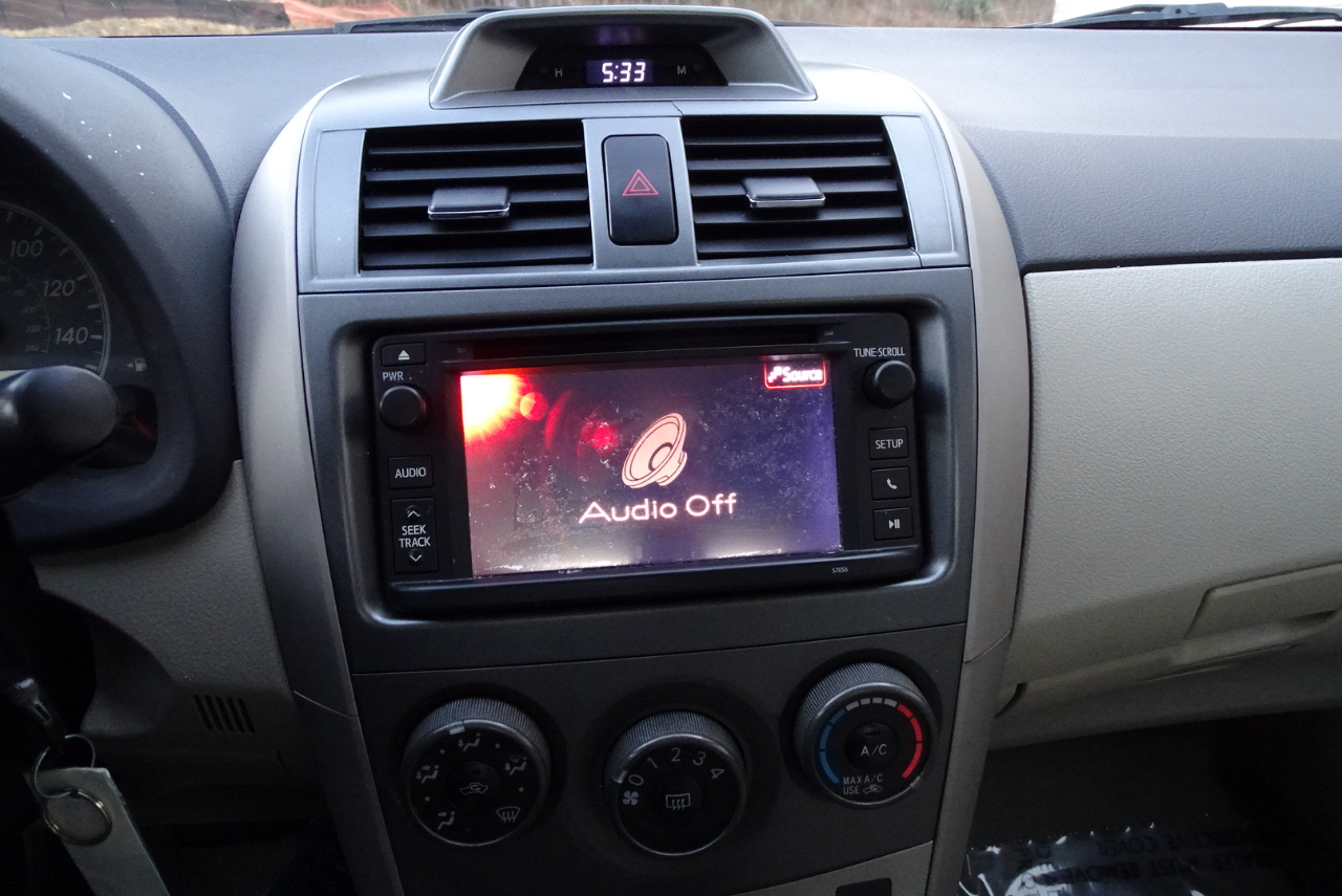 Toyota Corolla 4dr Sdn Auto LE Special Edition (Natl) 2013