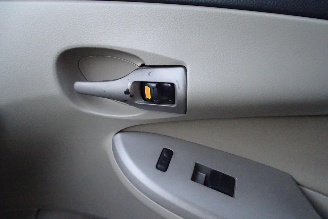 Toyota Corolla 4dr Sdn Auto LE Special Edition (Natl) 2013