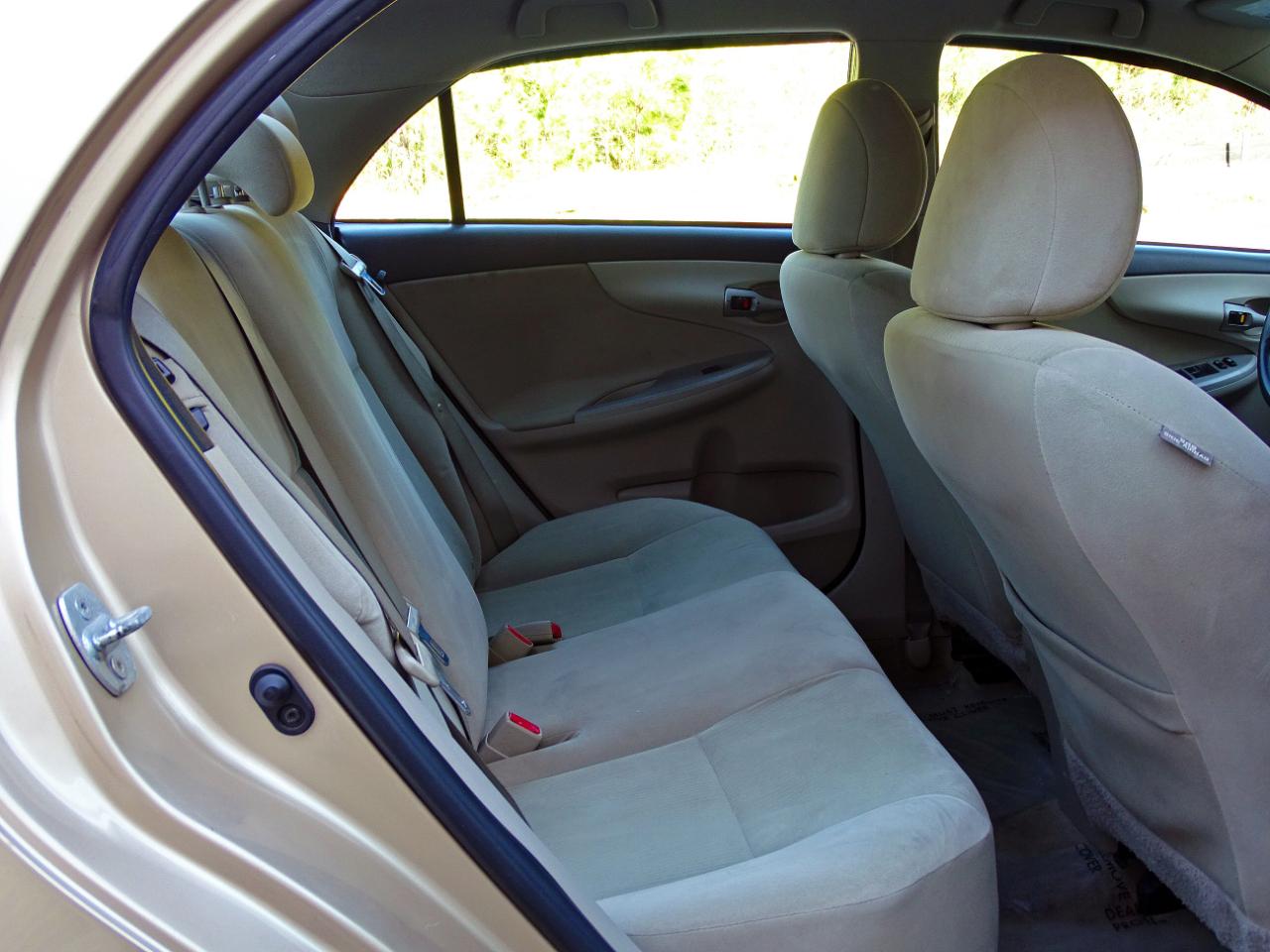 Toyota Corolla 4dr Sdn Auto LE Special Edition (Natl) 2013