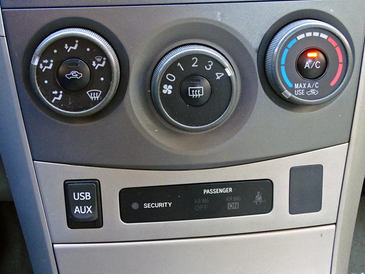 Toyota Corolla 4dr Sdn Auto LE Special Edition (Natl) 2013