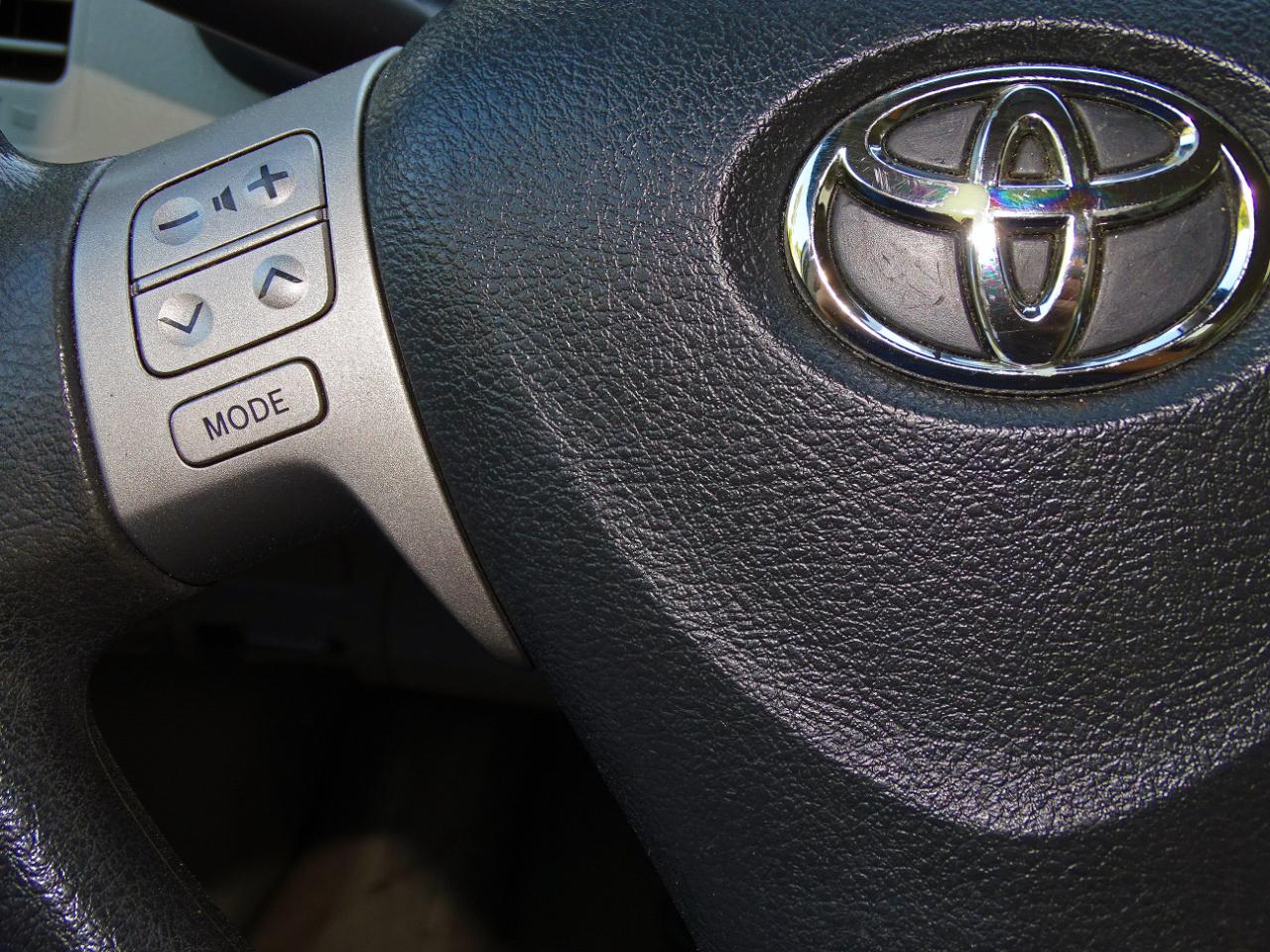 Toyota Corolla 4dr Sdn Auto LE Special Edition (Natl) 2013