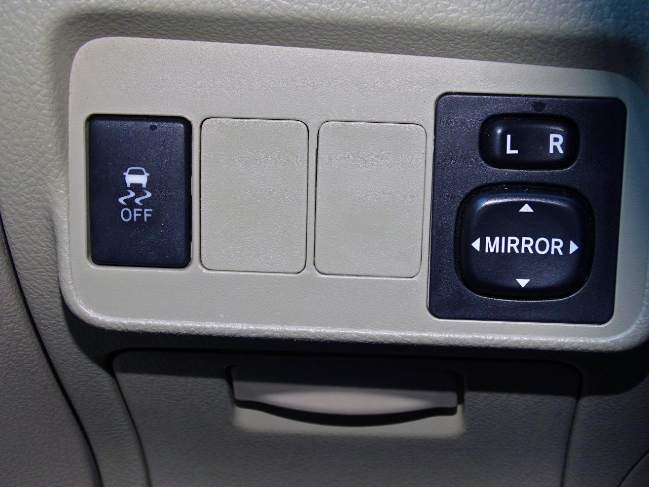 Toyota Corolla 4dr Sdn Auto LE Special Edition (Natl) 2013