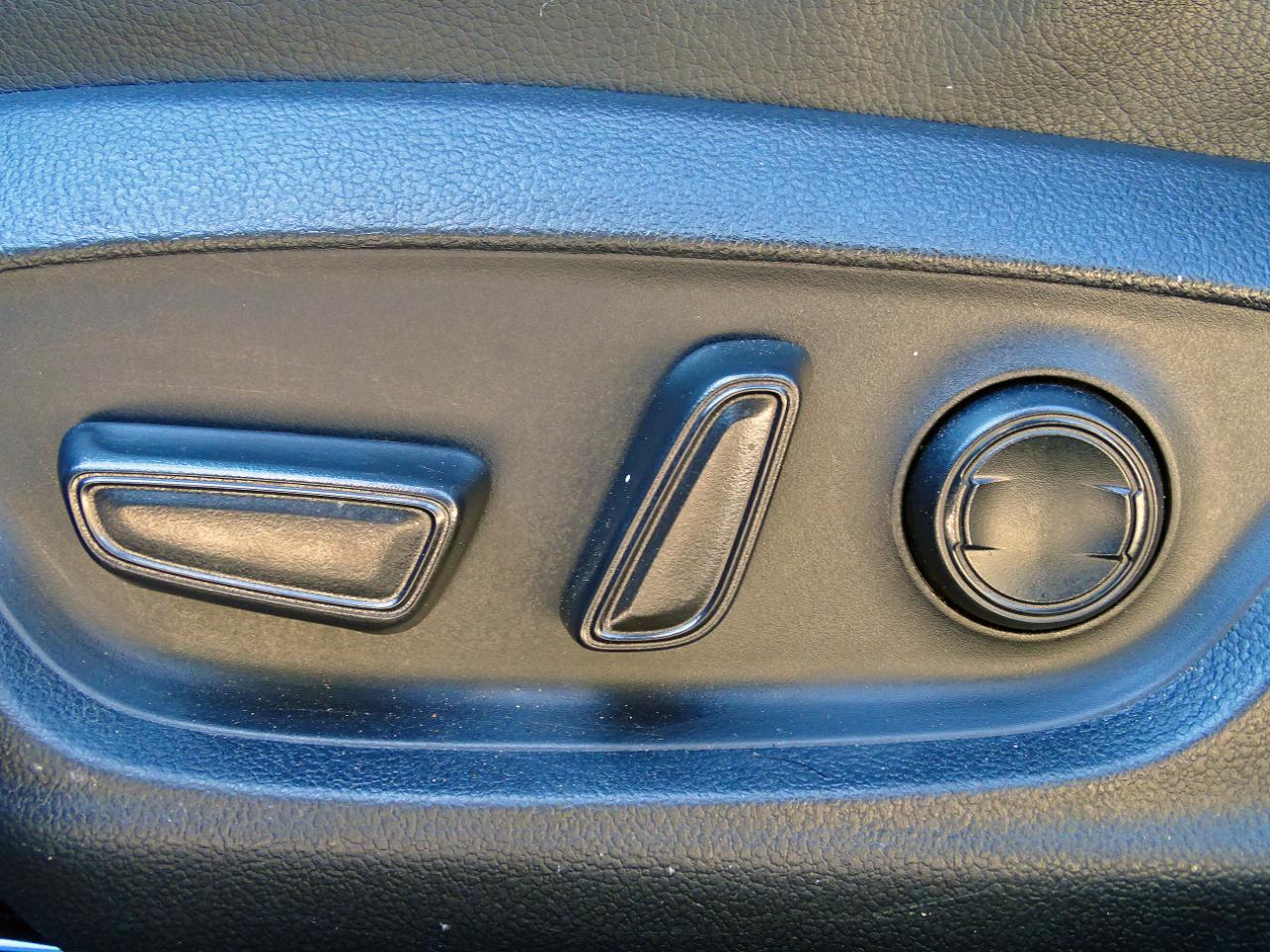 Toyota Camry SE (Natl) 2019