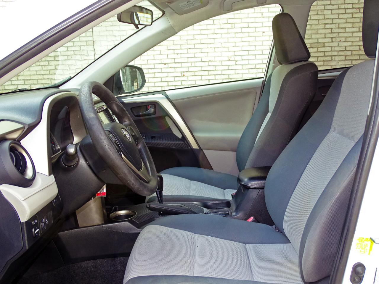 Toyota RAV4 AWD 4dr LE (Natl) 2013