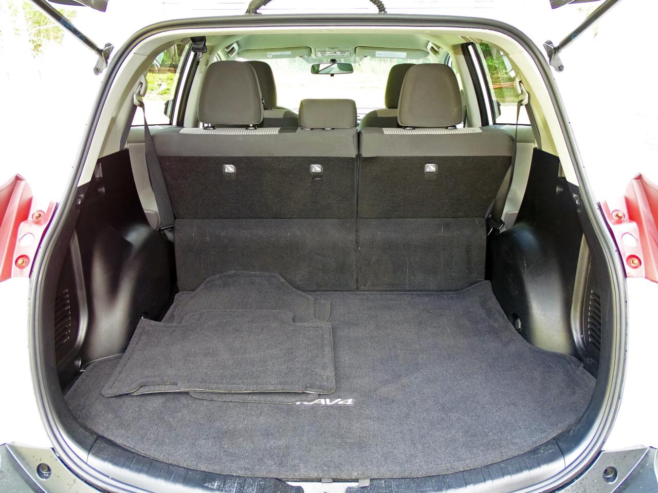 Toyota RAV4 AWD 4dr LE (Natl) 2013