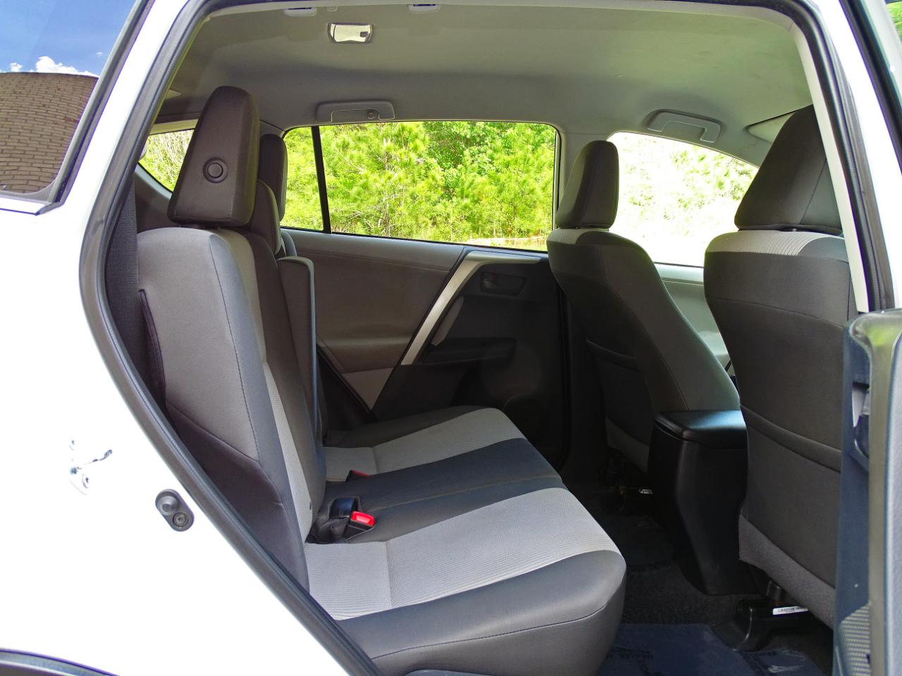 Toyota RAV4 AWD 4dr LE (Natl) 2013