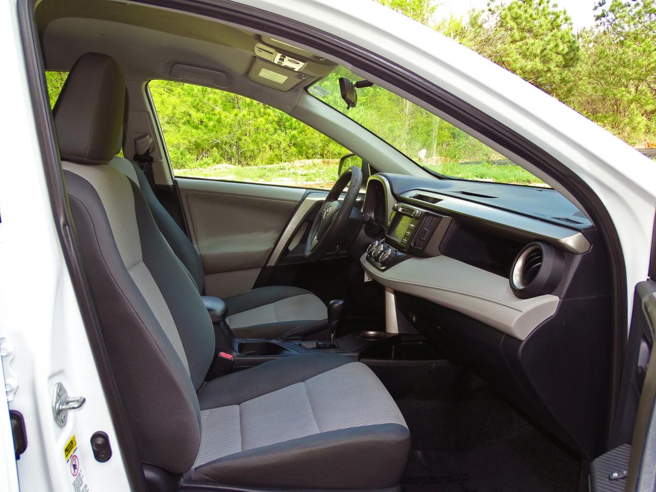 Toyota RAV4 AWD 4dr LE (Natl) 2013