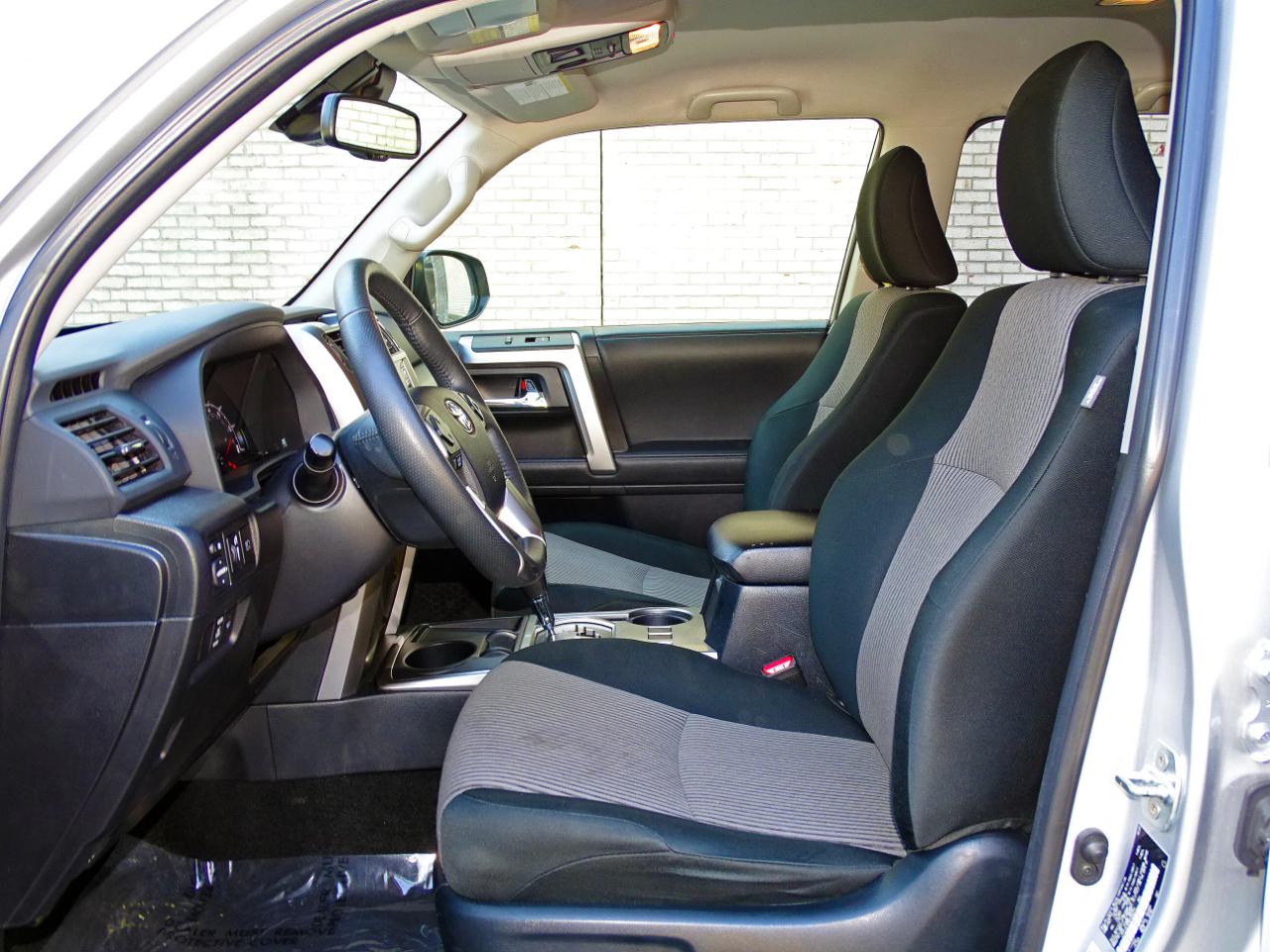 Toyota 4Runner SR5 2WD (Natl) 2024