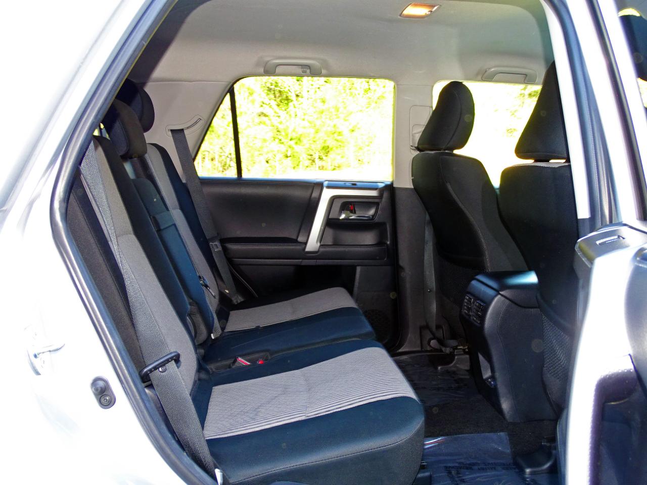 Toyota 4Runner SR5 2WD (Natl) 2024