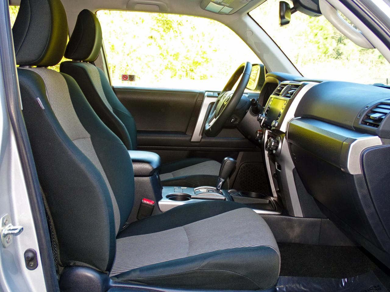 Toyota 4Runner SR5 2WD (Natl) 2024