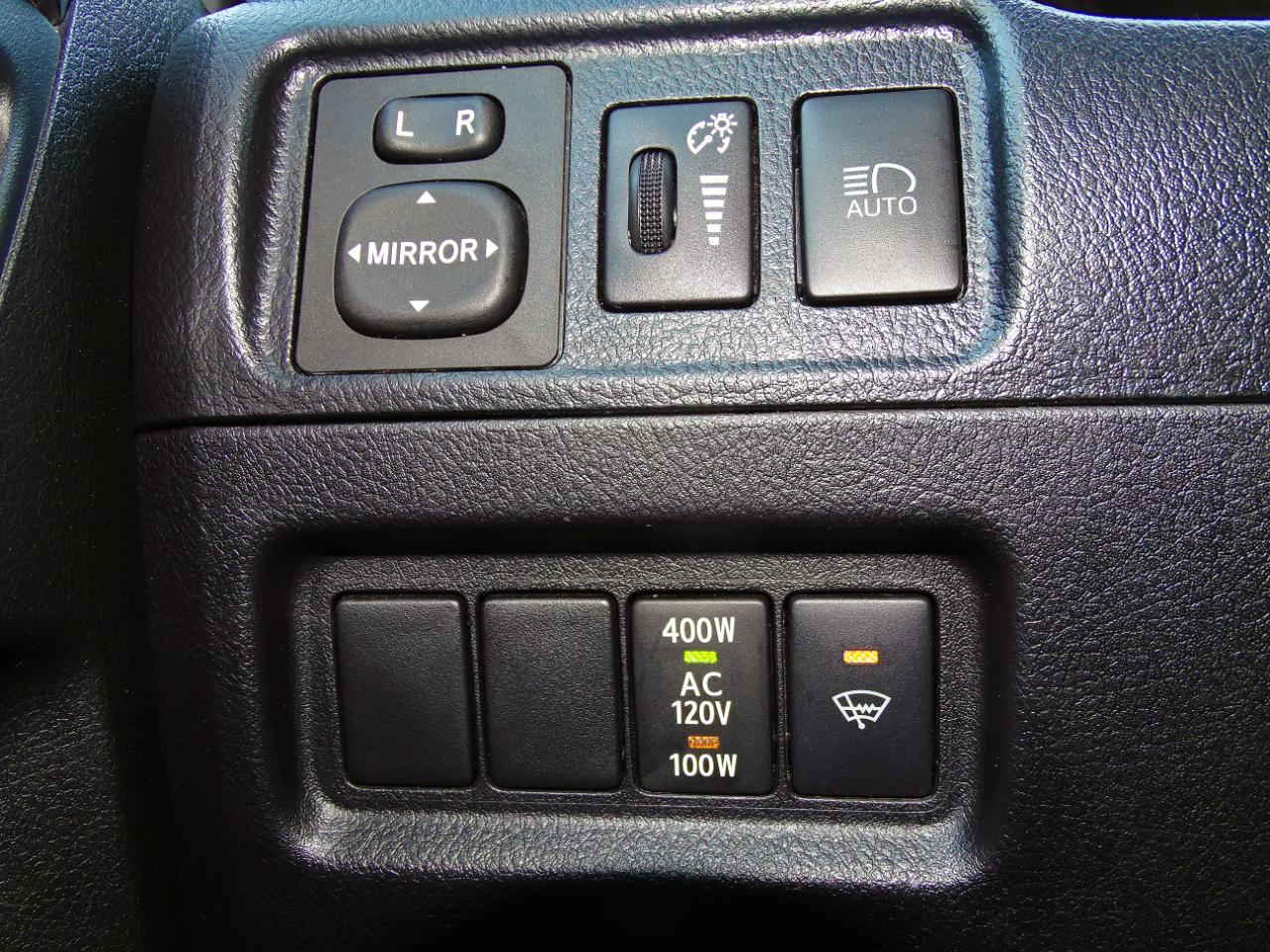 Toyota 4Runner SR5 2WD (Natl) 2024