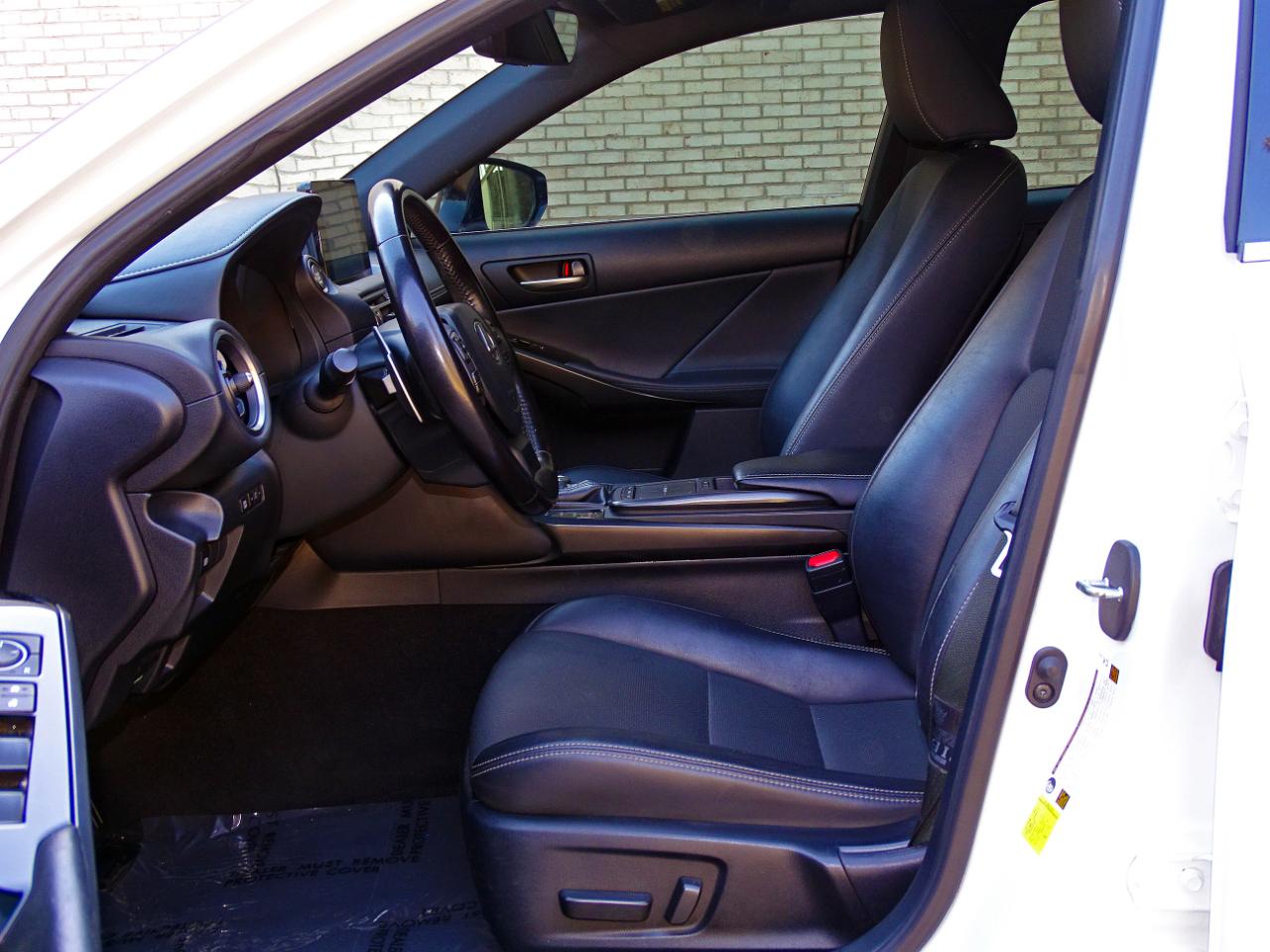 Lexus IS IS 300 RWD 2021