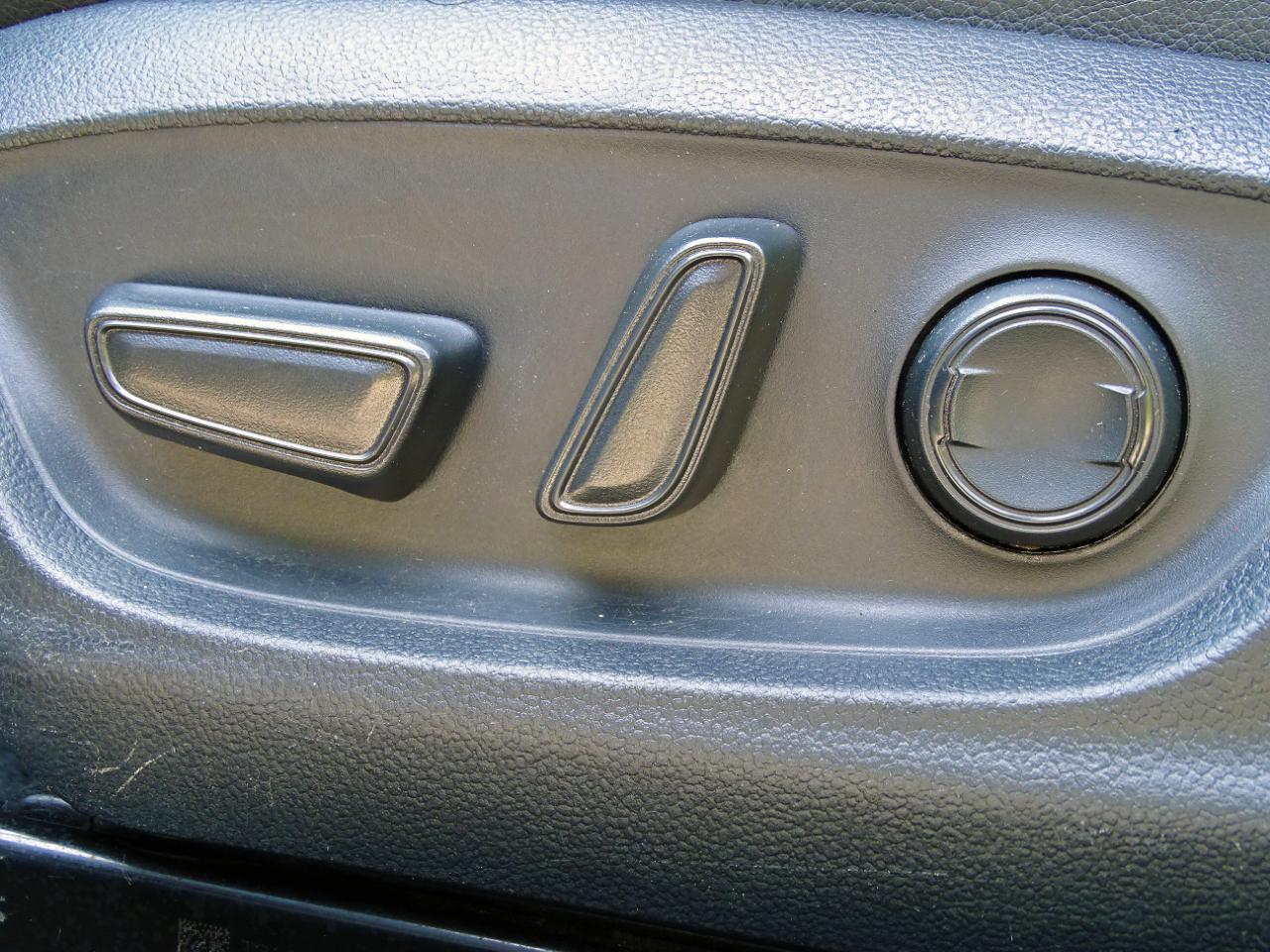 Toyota Camry SE Auto (Natl) 2021