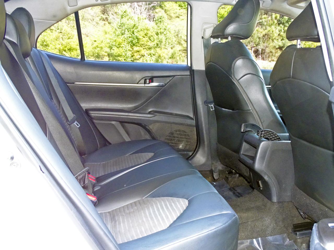 Toyota Camry SE Auto (Natl) 2021