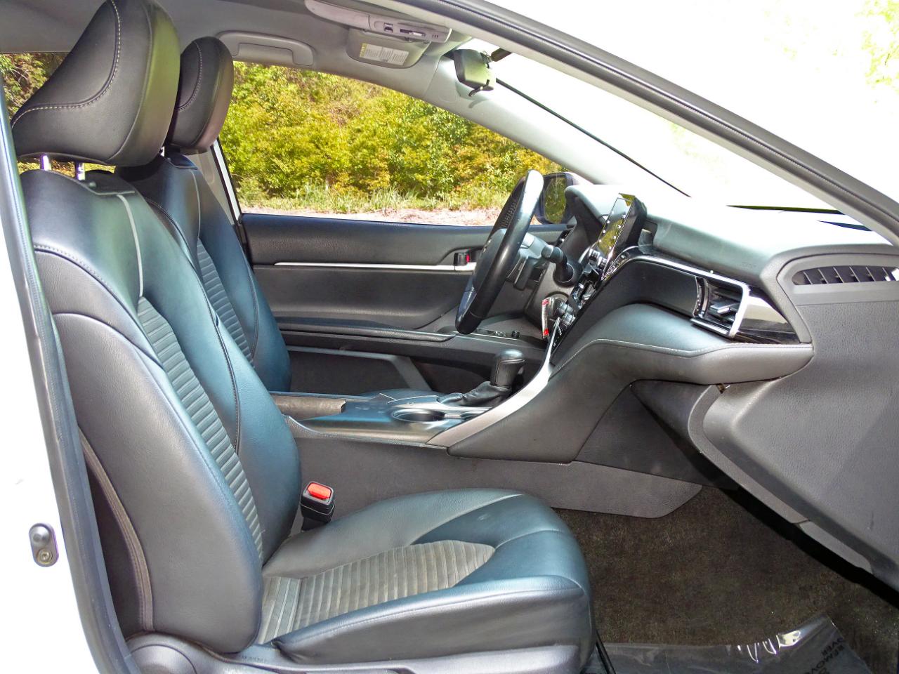 Toyota Camry SE Auto (Natl) 2021