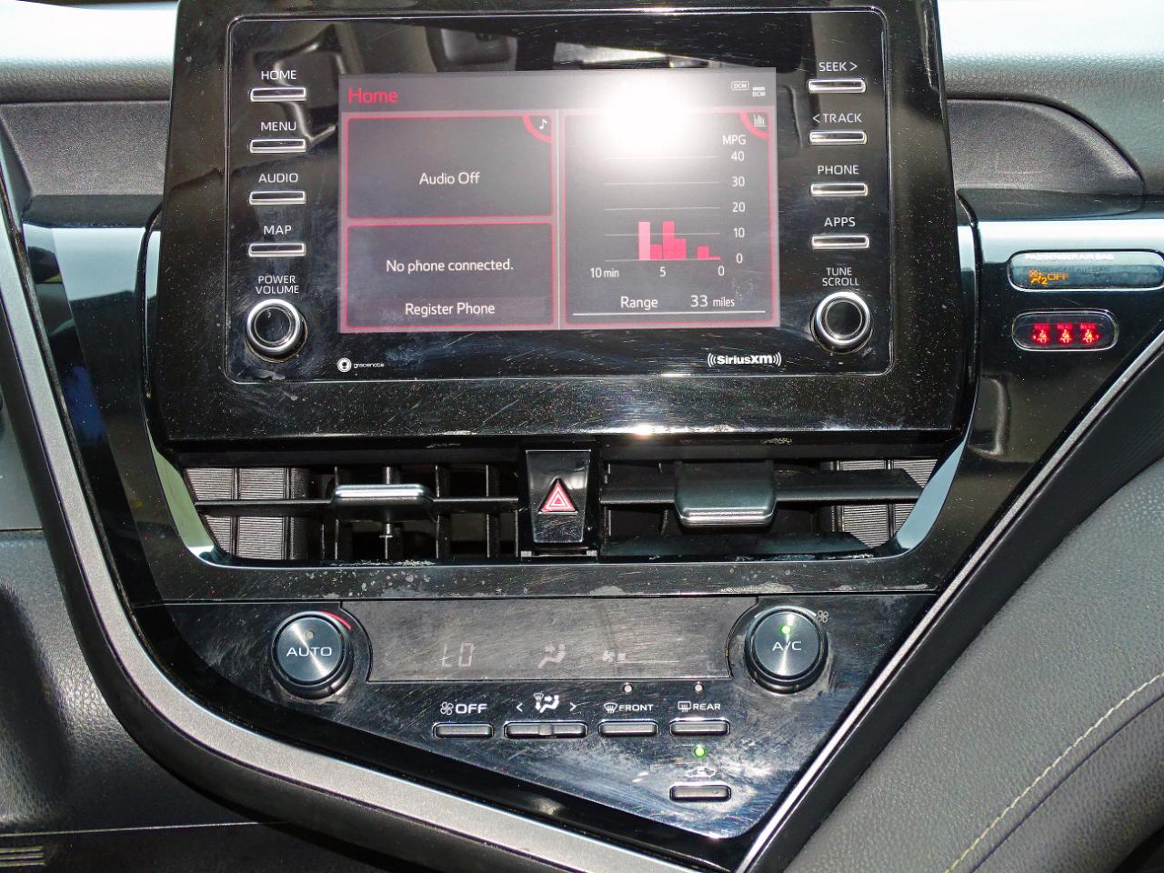 Toyota Camry SE Auto (Natl) 2021