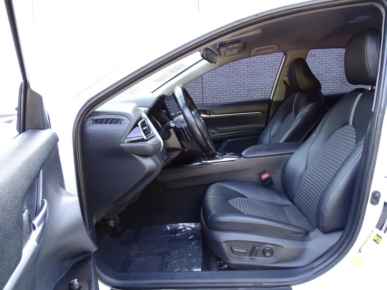 Toyota Camry SE Auto (Natl) 2021