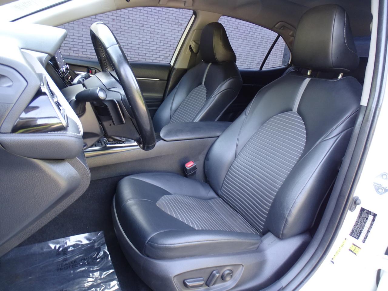 Toyota Camry SE Auto (Natl) 2021