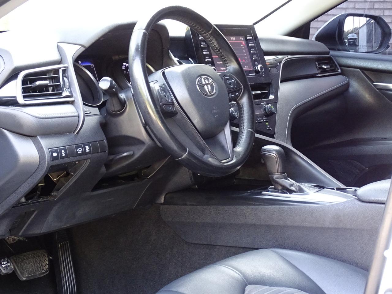Toyota Camry SE Auto (Natl) 2021