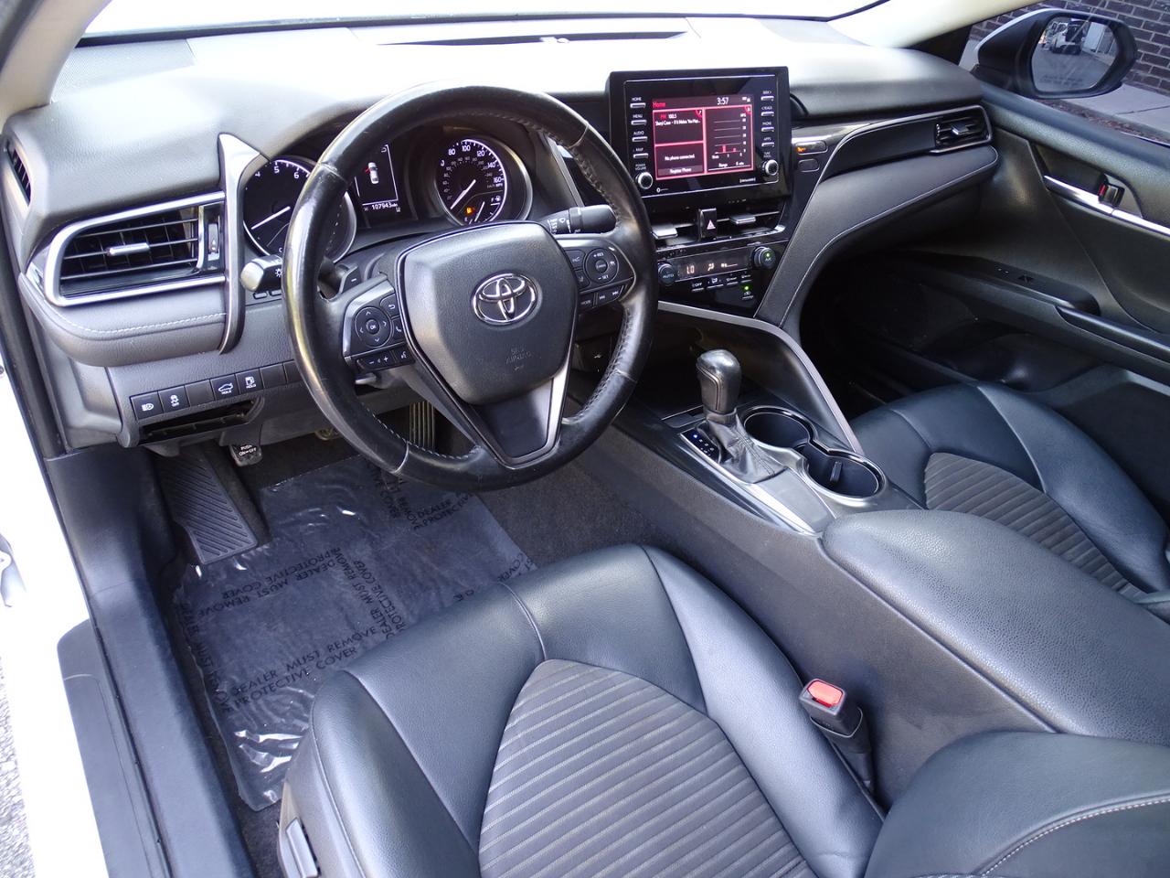 Toyota Camry SE Auto (Natl) 2021