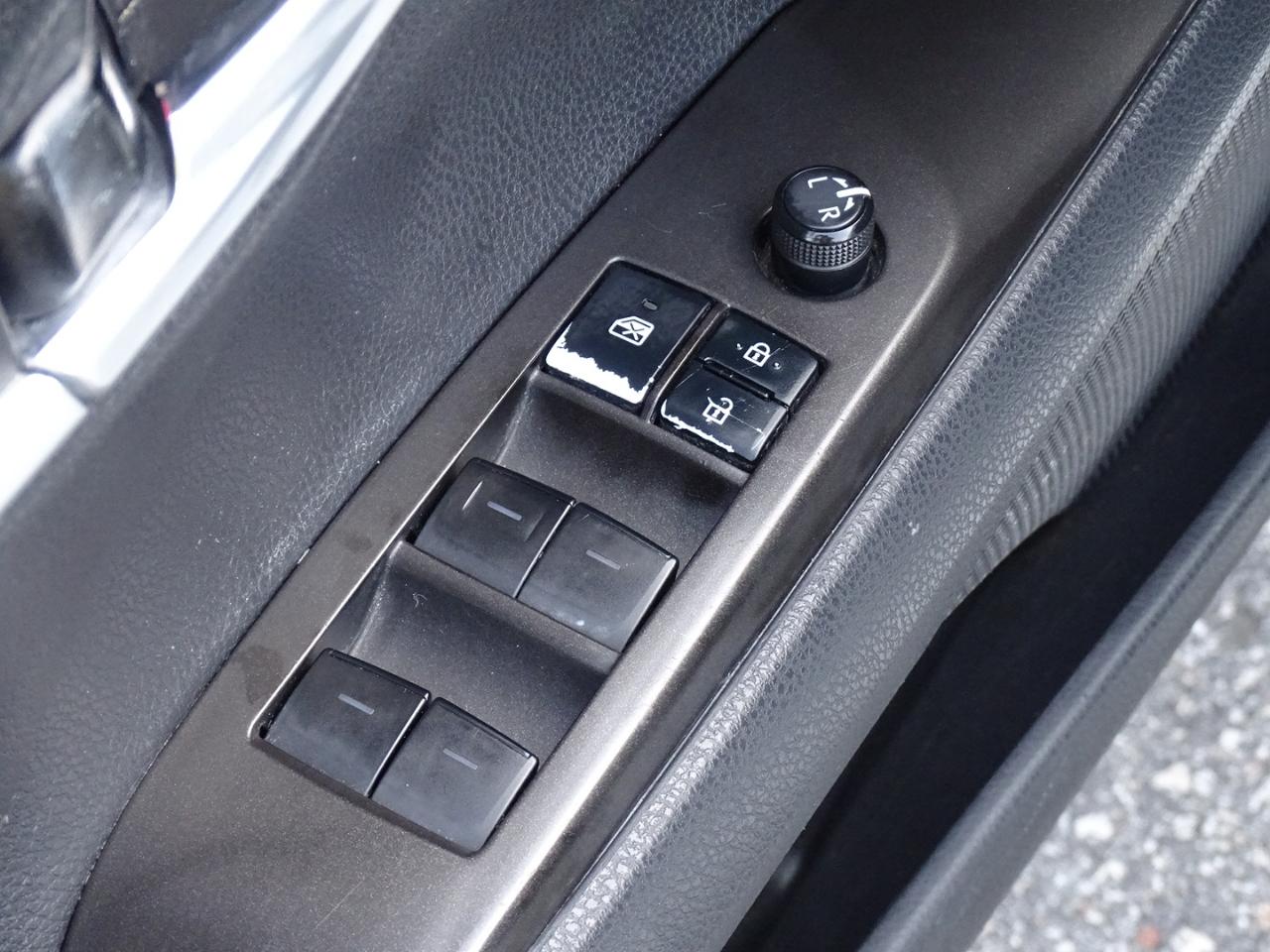 Toyota Camry SE Auto (Natl) 2021