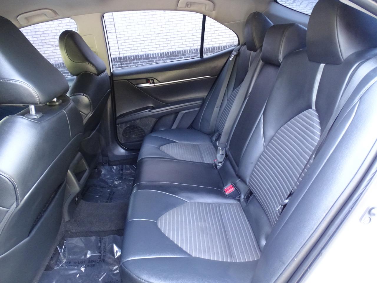 Toyota Camry SE Auto (Natl) 2021