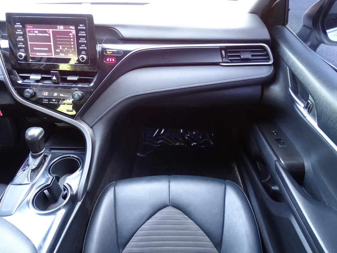 Toyota Camry SE Auto (Natl) 2021