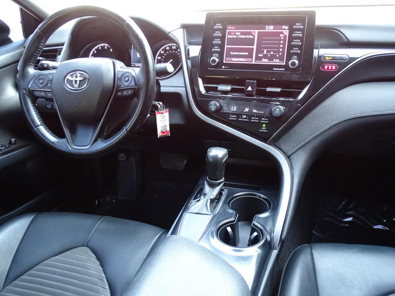 Toyota Camry SE Auto (Natl) 2021