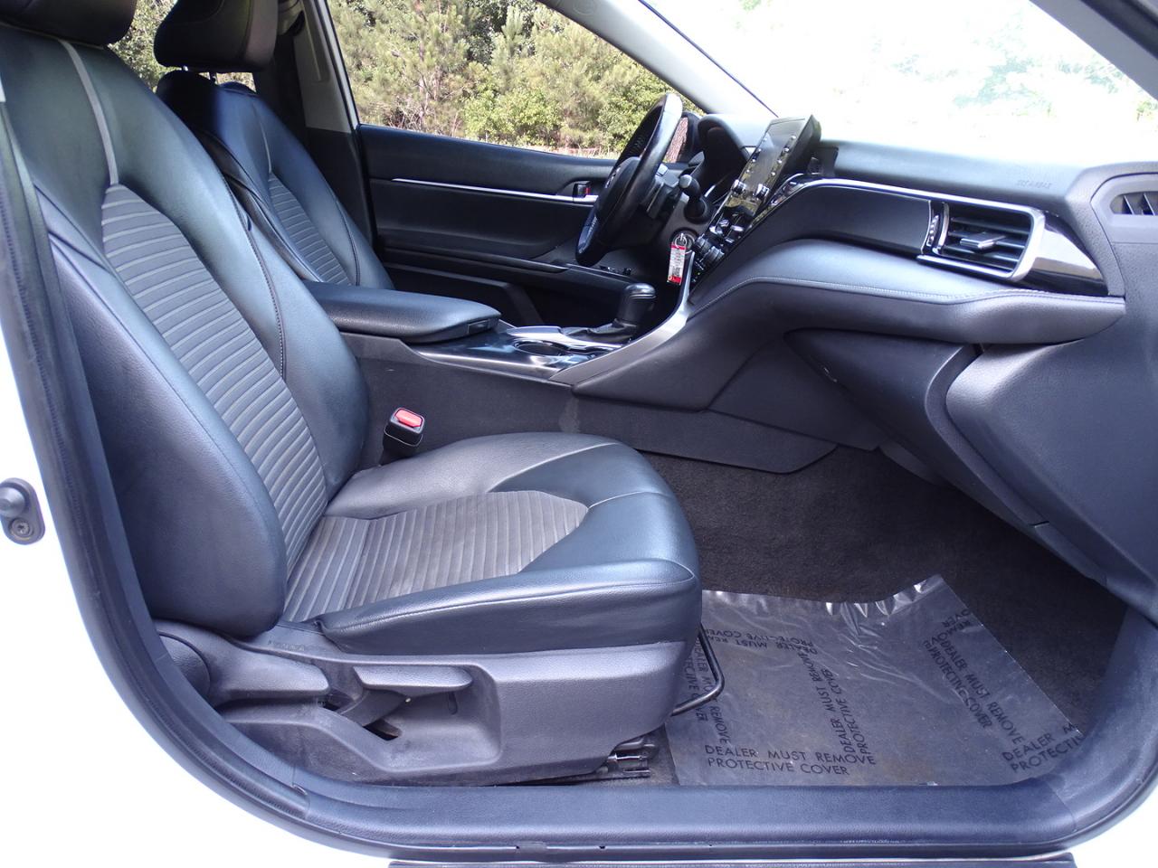 Toyota Camry SE Auto (Natl) 2021