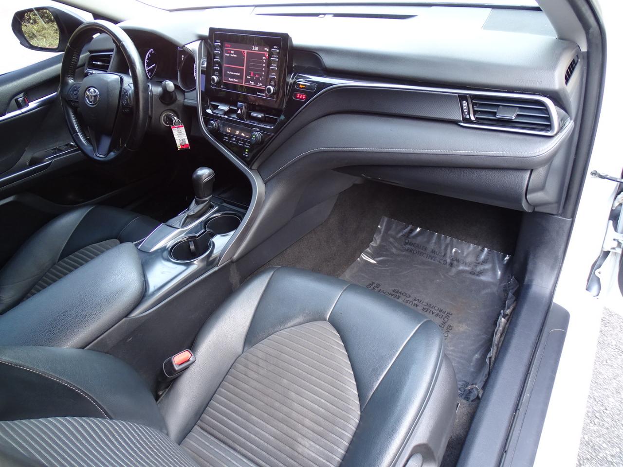 Toyota Camry SE Auto (Natl) 2021