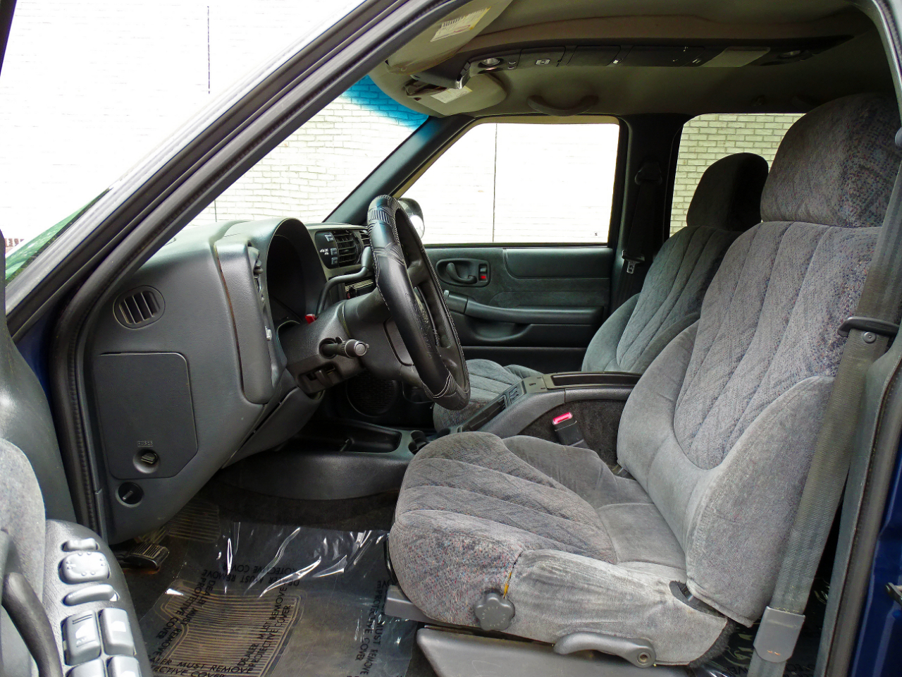 Chevrolet S-10 Crew Cab 123" WB 4WD LS 2001