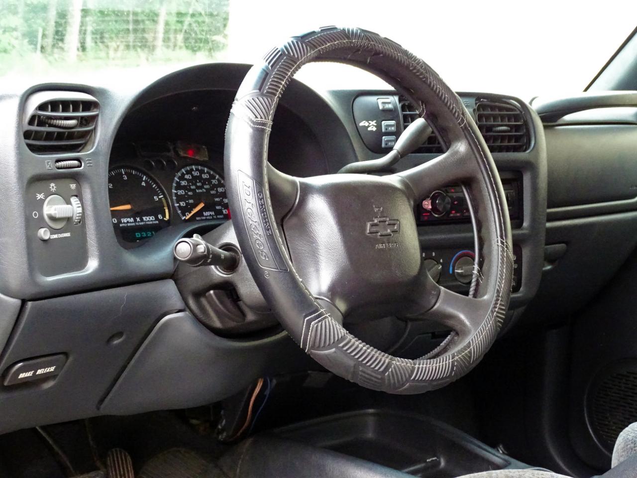 Chevrolet S-10 Crew Cab 123" WB 4WD LS 2001