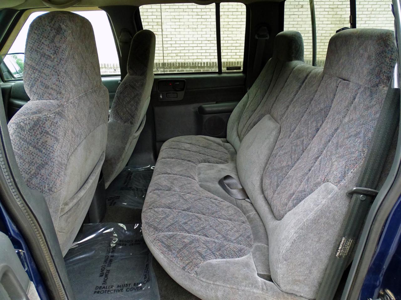 Chevrolet S-10 Crew Cab 123" WB 4WD LS 2001