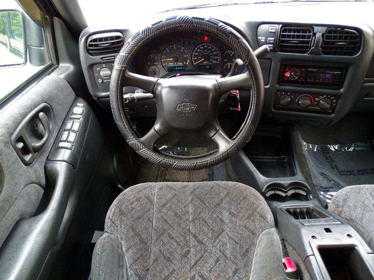 Chevrolet S-10 Crew Cab 123" WB 4WD LS 2001