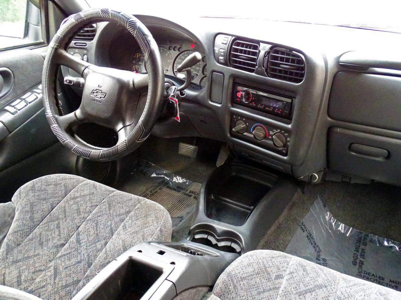 Chevrolet S-10 Crew Cab 123" WB 4WD LS 2001