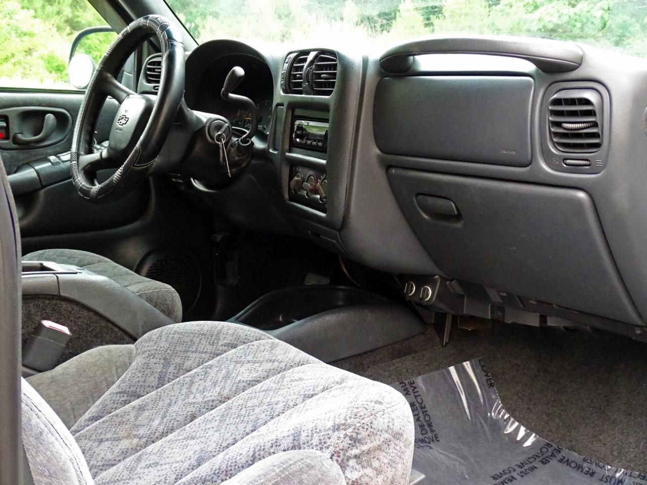 Chevrolet S-10 Crew Cab 123" WB 4WD LS 2001