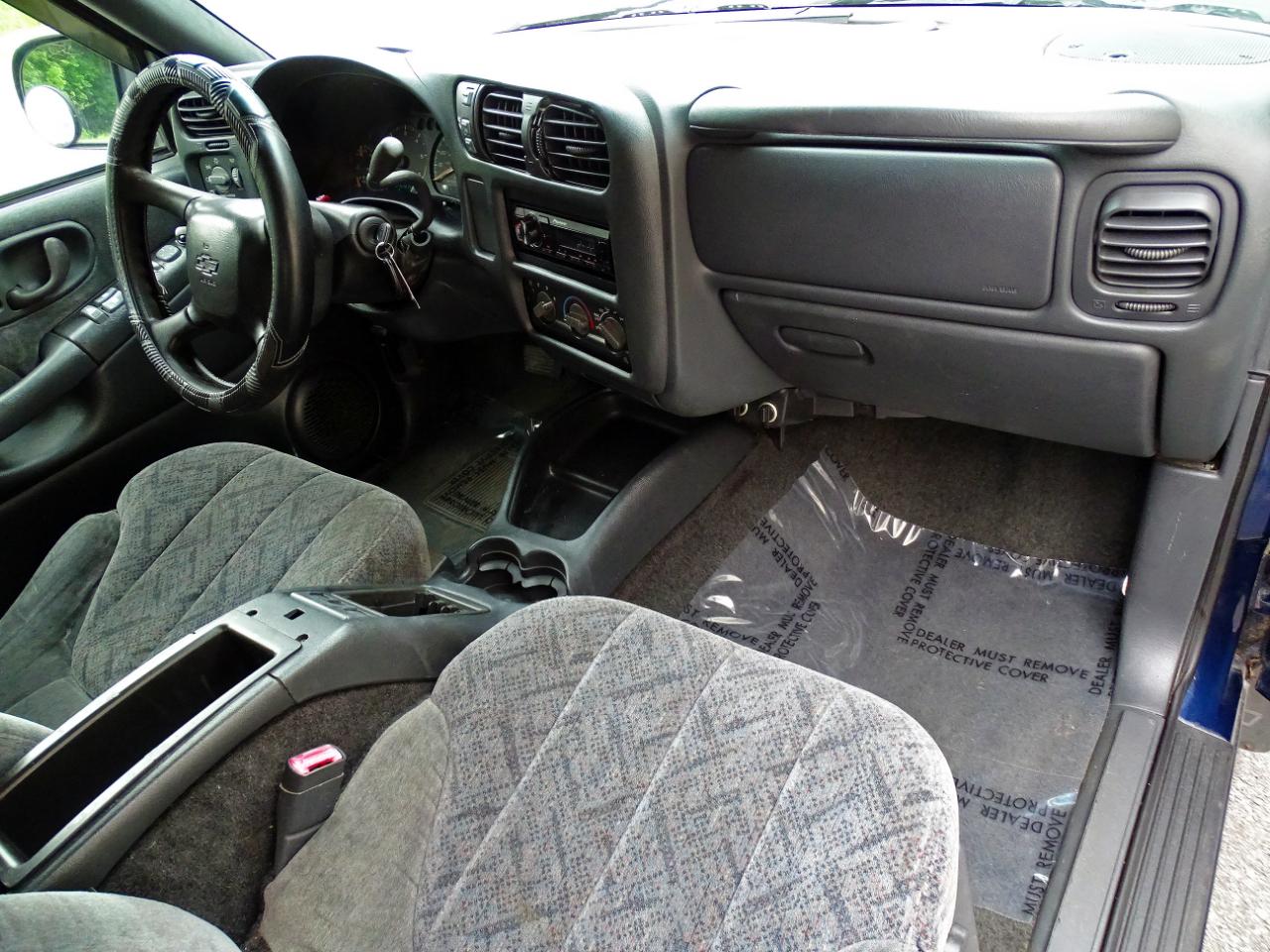 Chevrolet S-10 Crew Cab 123" WB 4WD LS 2001