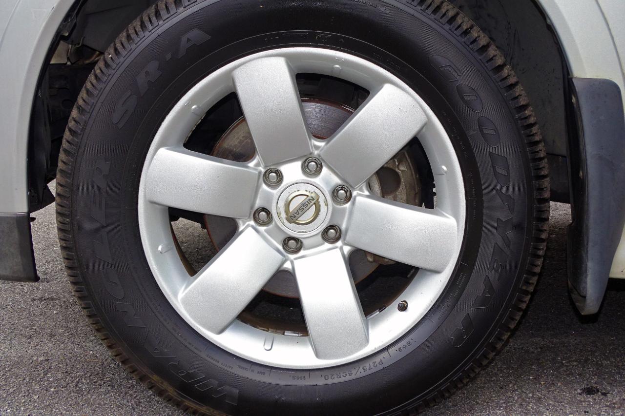 Nissan Armada 2WD 4dr SL 2011