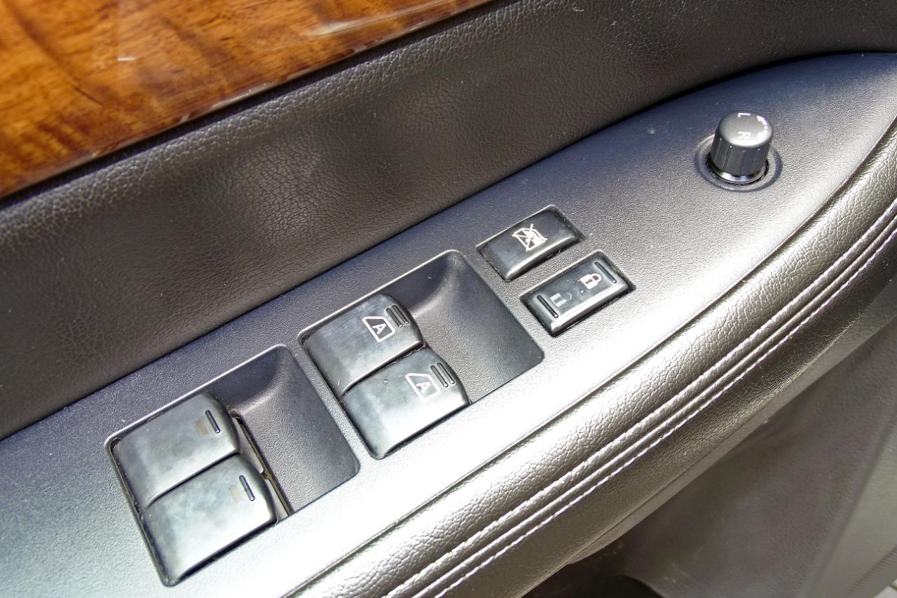 Nissan Armada 2WD 4dr SL 2011