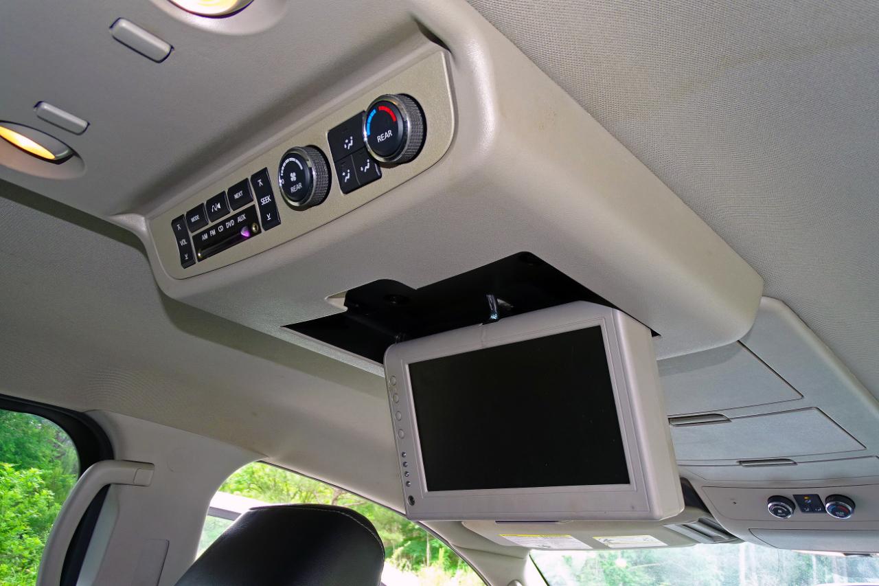 Nissan Armada 2WD 4dr SL 2011