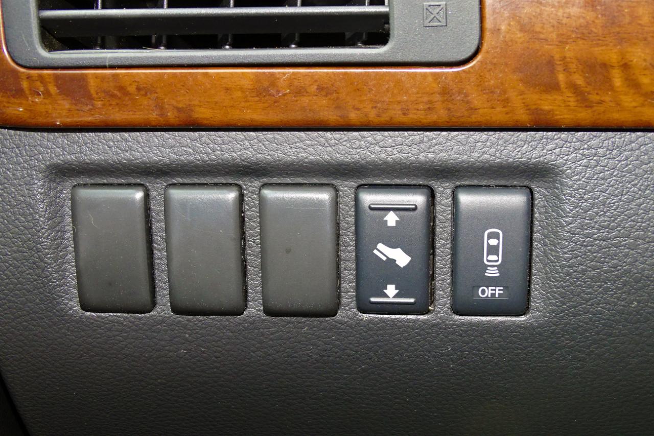 Nissan Armada 2WD 4dr SL 2011