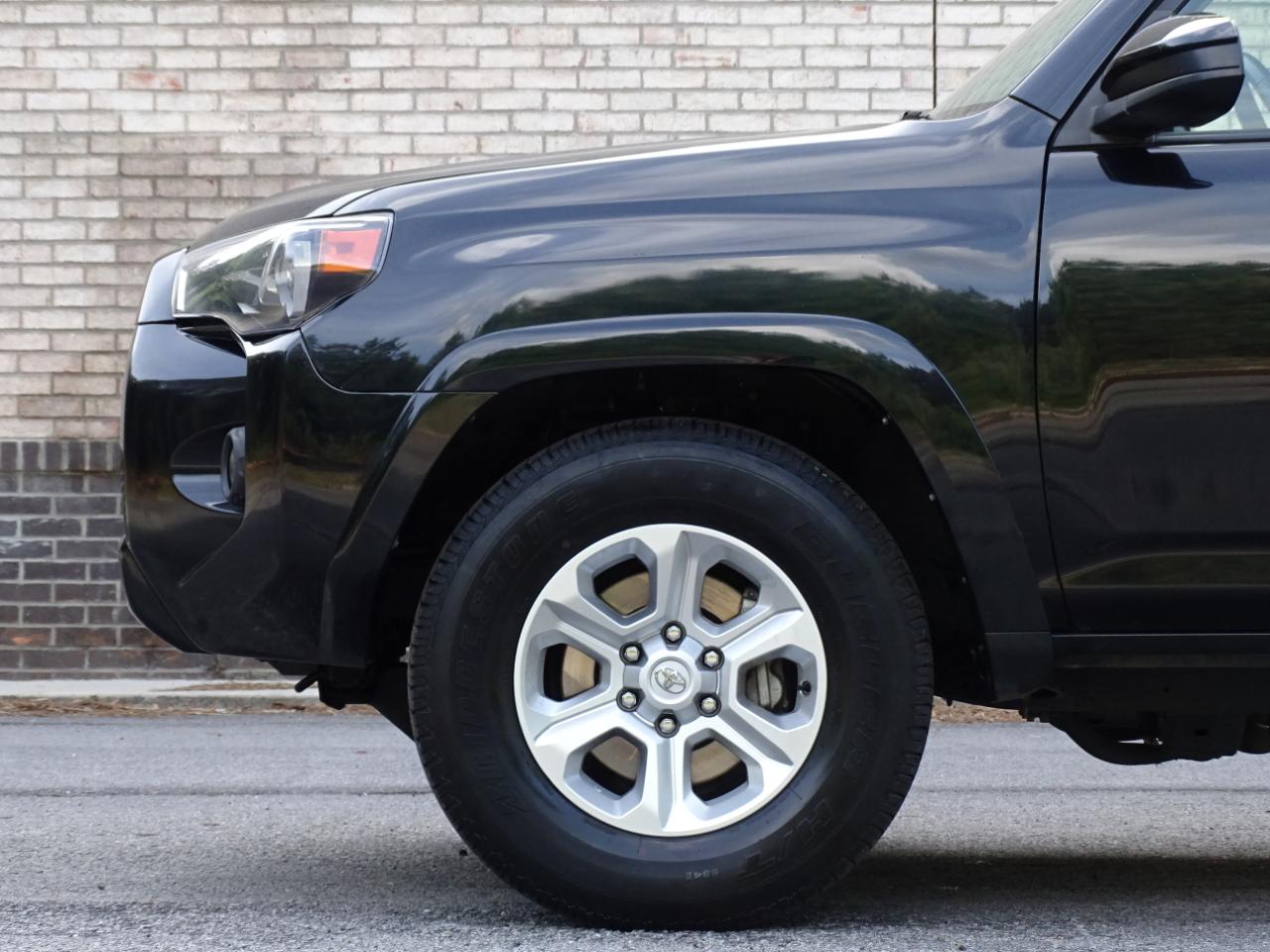 Toyota 4Runner SR5 2WD (Natl) 2024