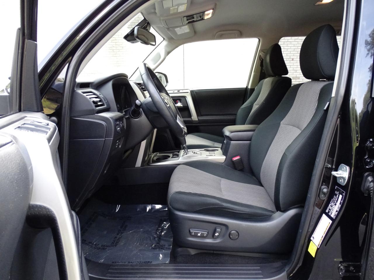 Toyota 4Runner SR5 2WD (Natl) 2024