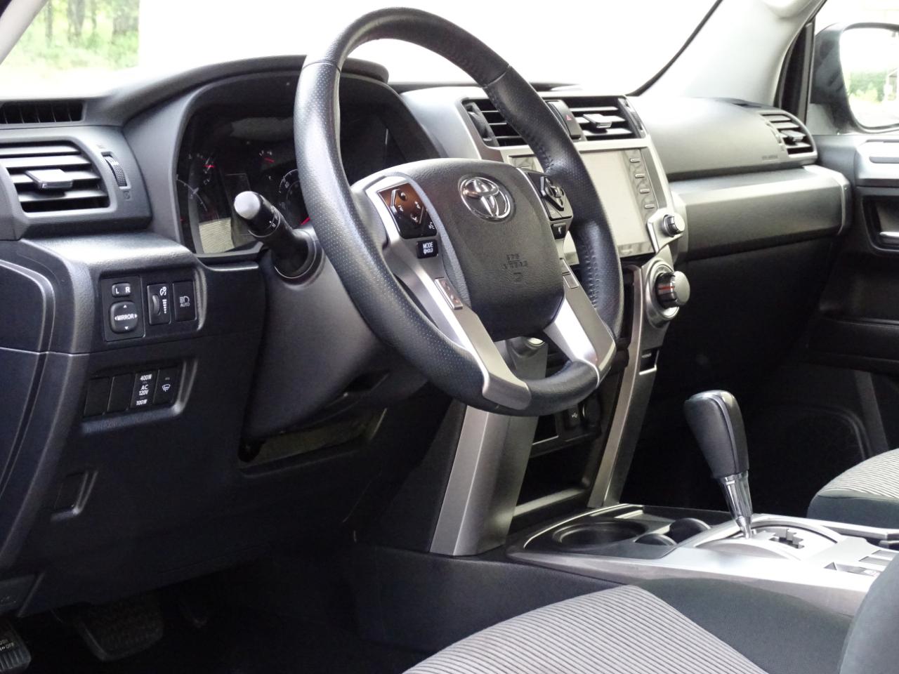 Toyota 4Runner SR5 2WD (Natl) 2024