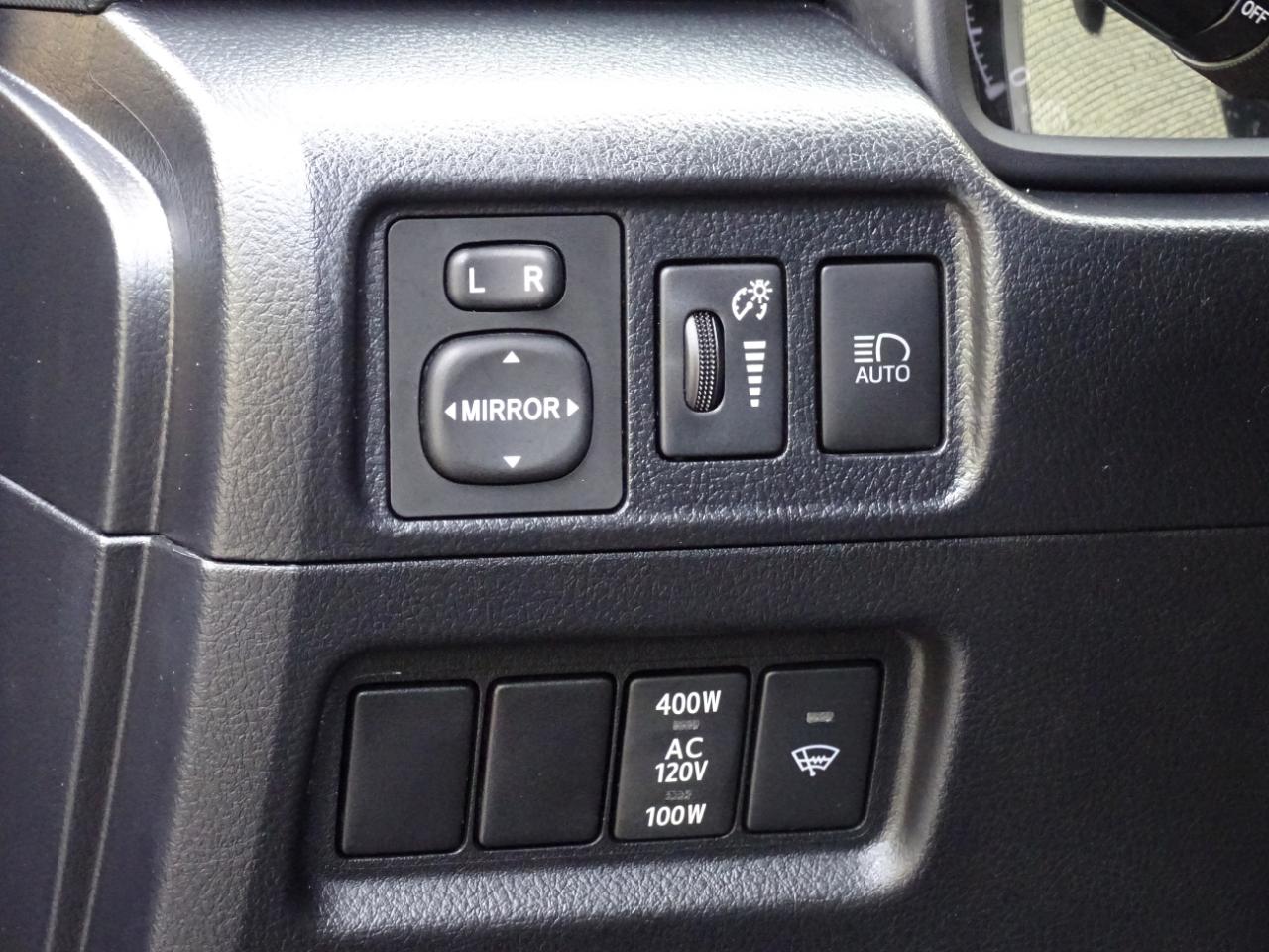 Toyota 4Runner SR5 2WD (Natl) 2024