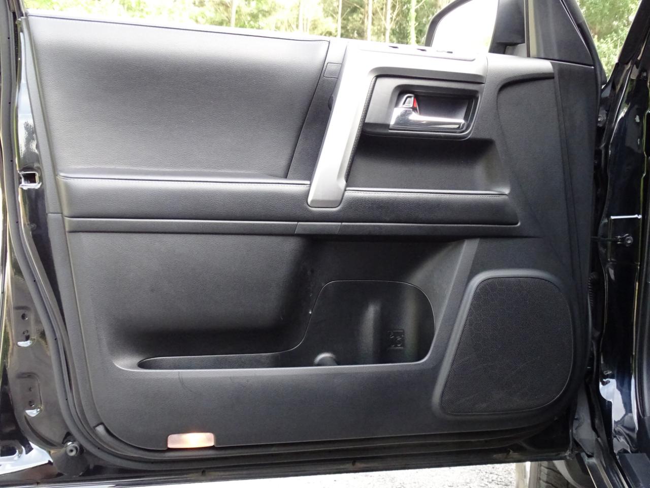 Toyota 4Runner SR5 2WD (Natl) 2024