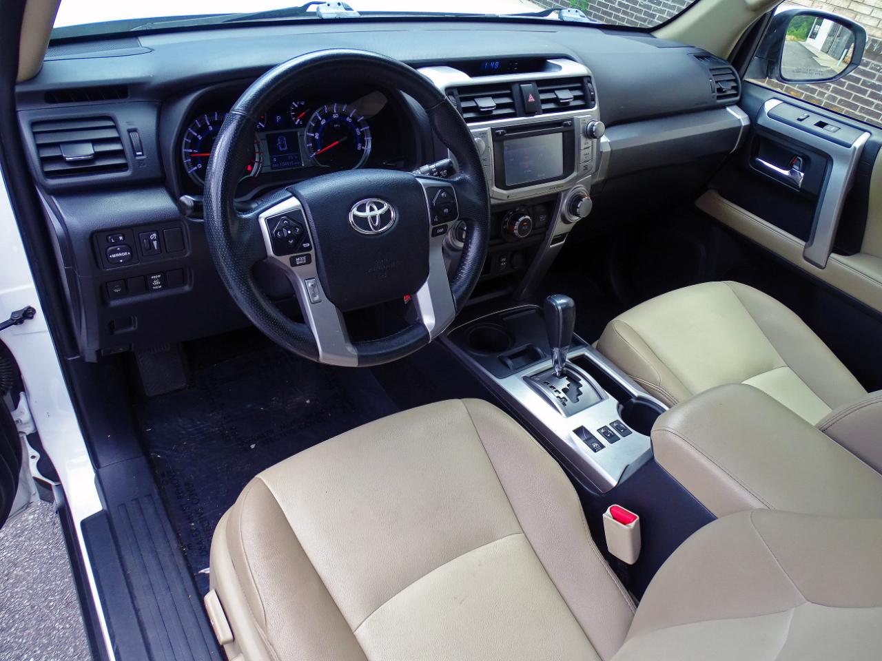 Toyota 4Runner SR5 Premium 2WD (Natl) 2018